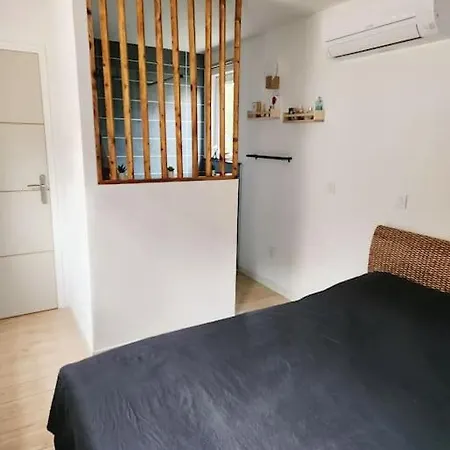 Petite Villa En Bois Avec Piscine Montbazin Exterior photo