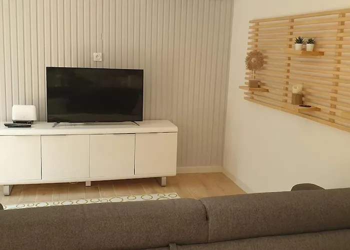 Petite Villa En Bois Avec Piscine
